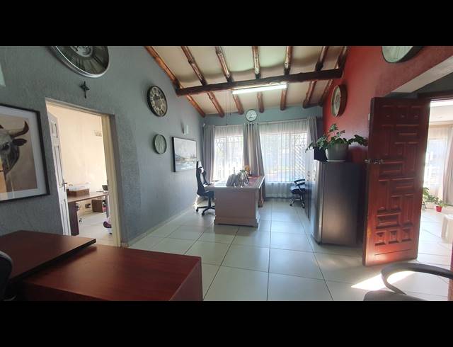 3 BEDROOM FREEHOLD FOR SALE IN BRACKENDOWNS